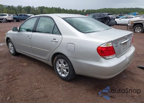 2003 Toyota Camry Le z USA, uszkodzony, nr VIN 4T1BE32K83U751432